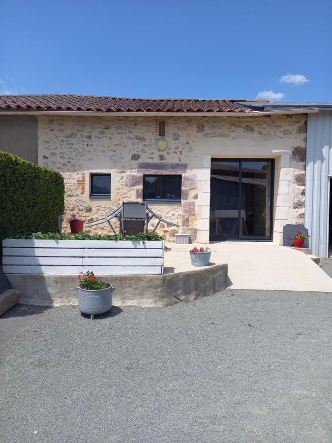 Gite La Petite Maison Montournais Exterior photo